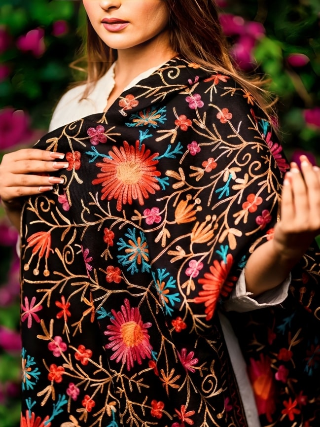 WOMEN'S AARI EMBROIDERED WOOL STOLE - Image 3