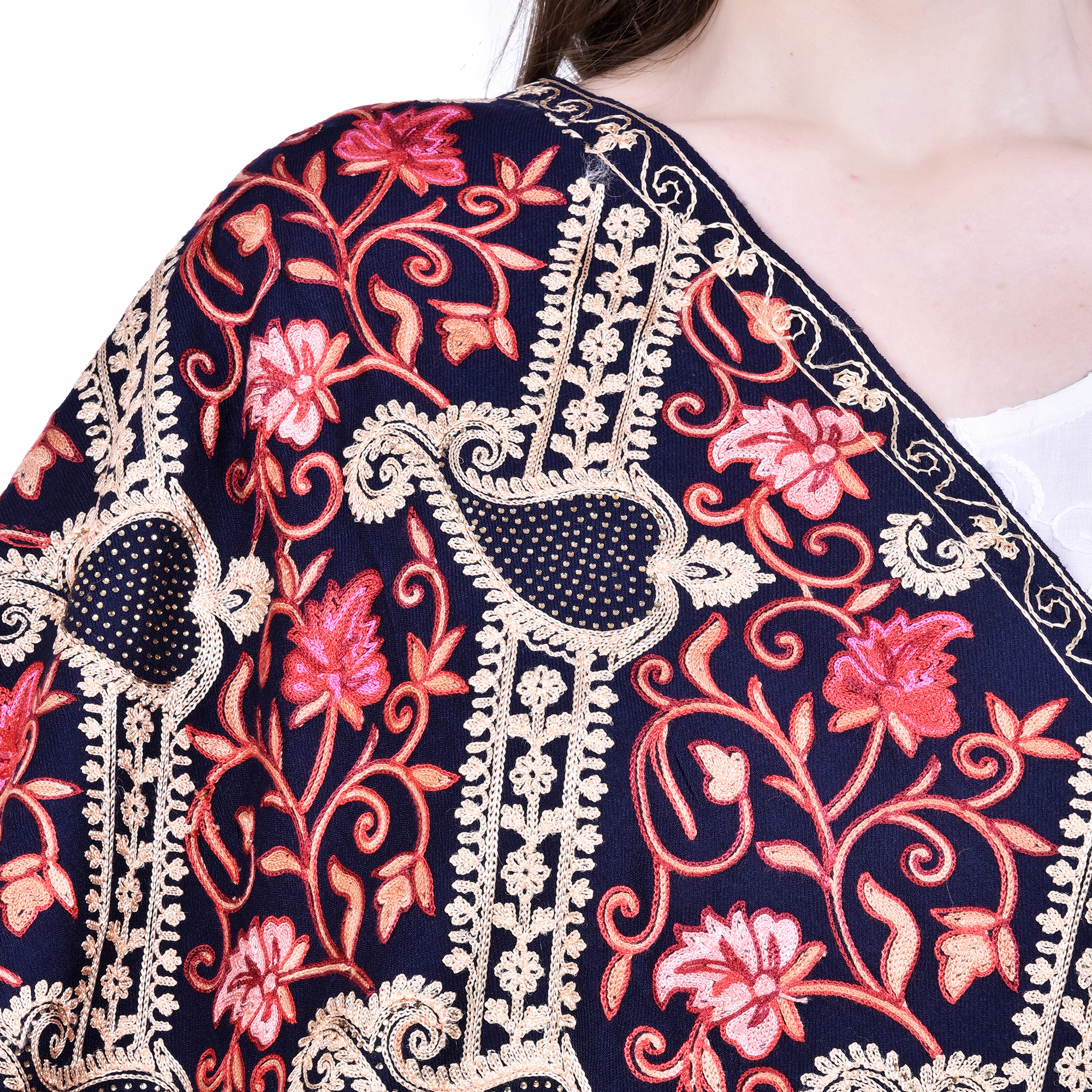 womens-aari-embroidery-wool-stole